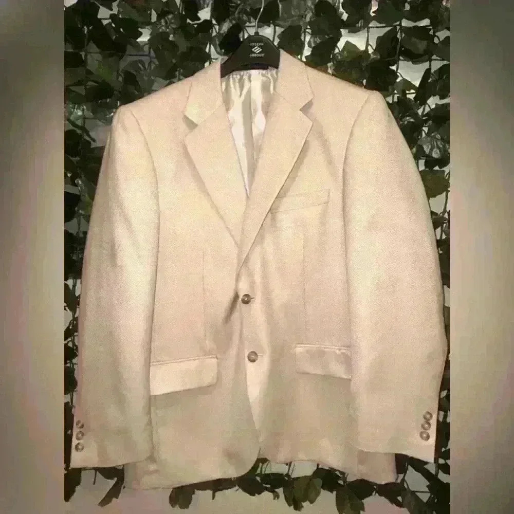 Gently used men’s suit m/l measurements on picture